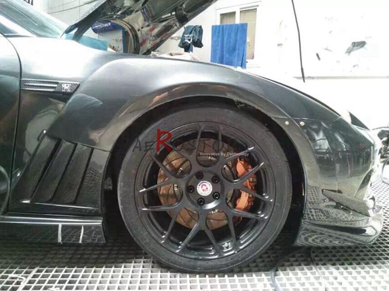 R35 GTR VARIS 13 VER FRONT FENDER WITH LOUVER FINS